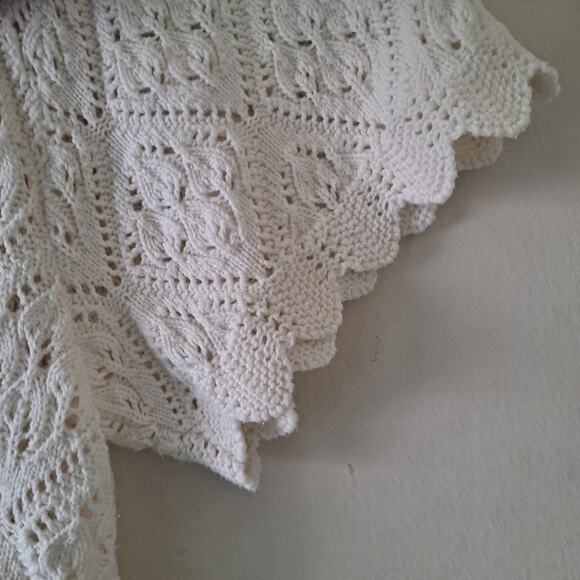 US Sweaters Ivory Leaf Design Scallop Crew Neck S/S Sweater -L - Picture 4 of 12